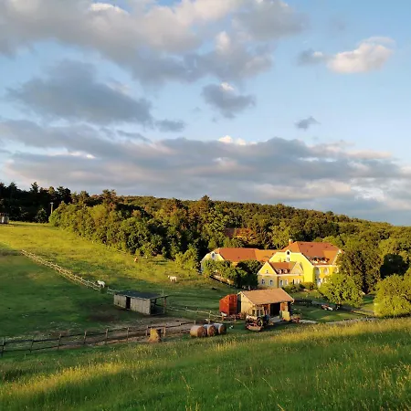 Cseri Kastélyszálló Hotel 3*