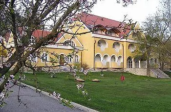 Cseri Kastelyszallo