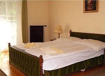 Cseri Kastelyszallo